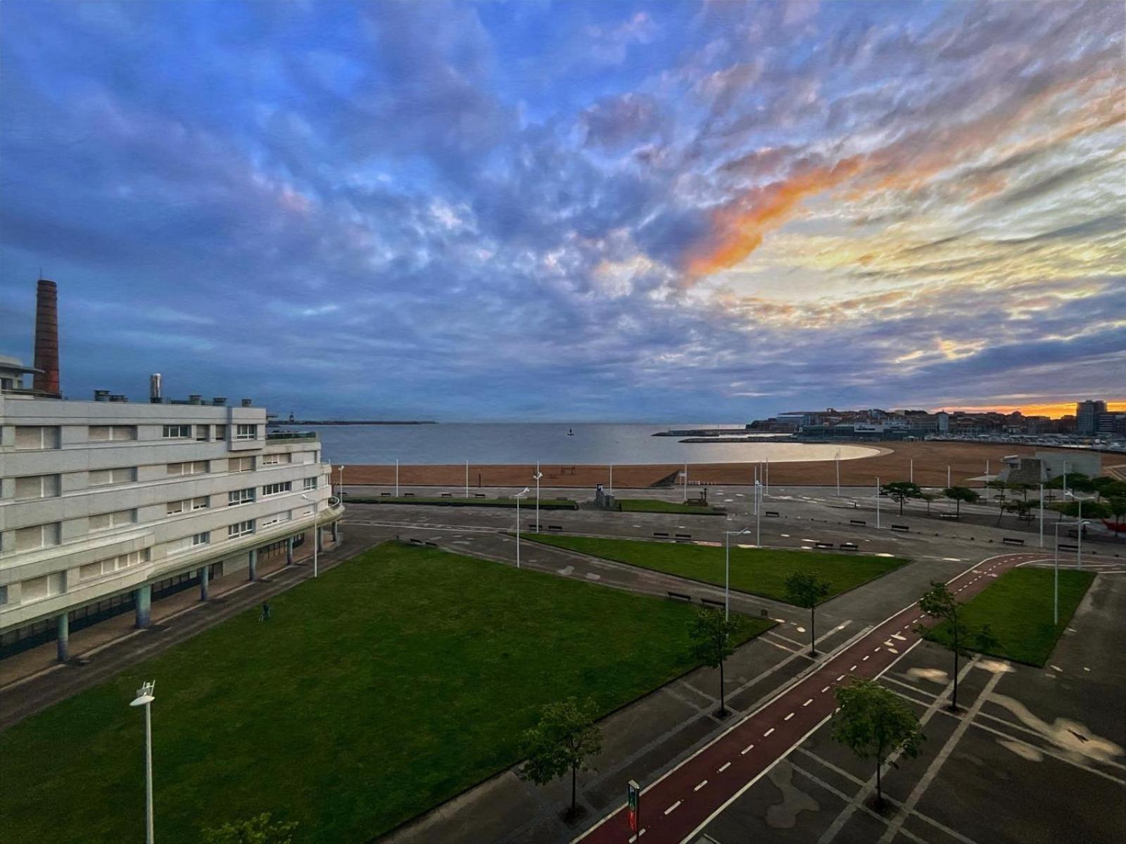 El Atico De La Playa Parking Gratis Daire Gijón Dış mekan fotoğraf
